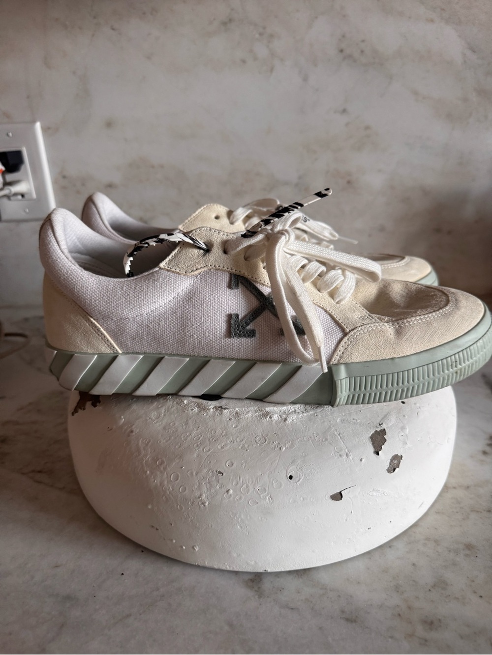 Off-White Kids Low-Top Sneakers in Cream with Pale Green Sole